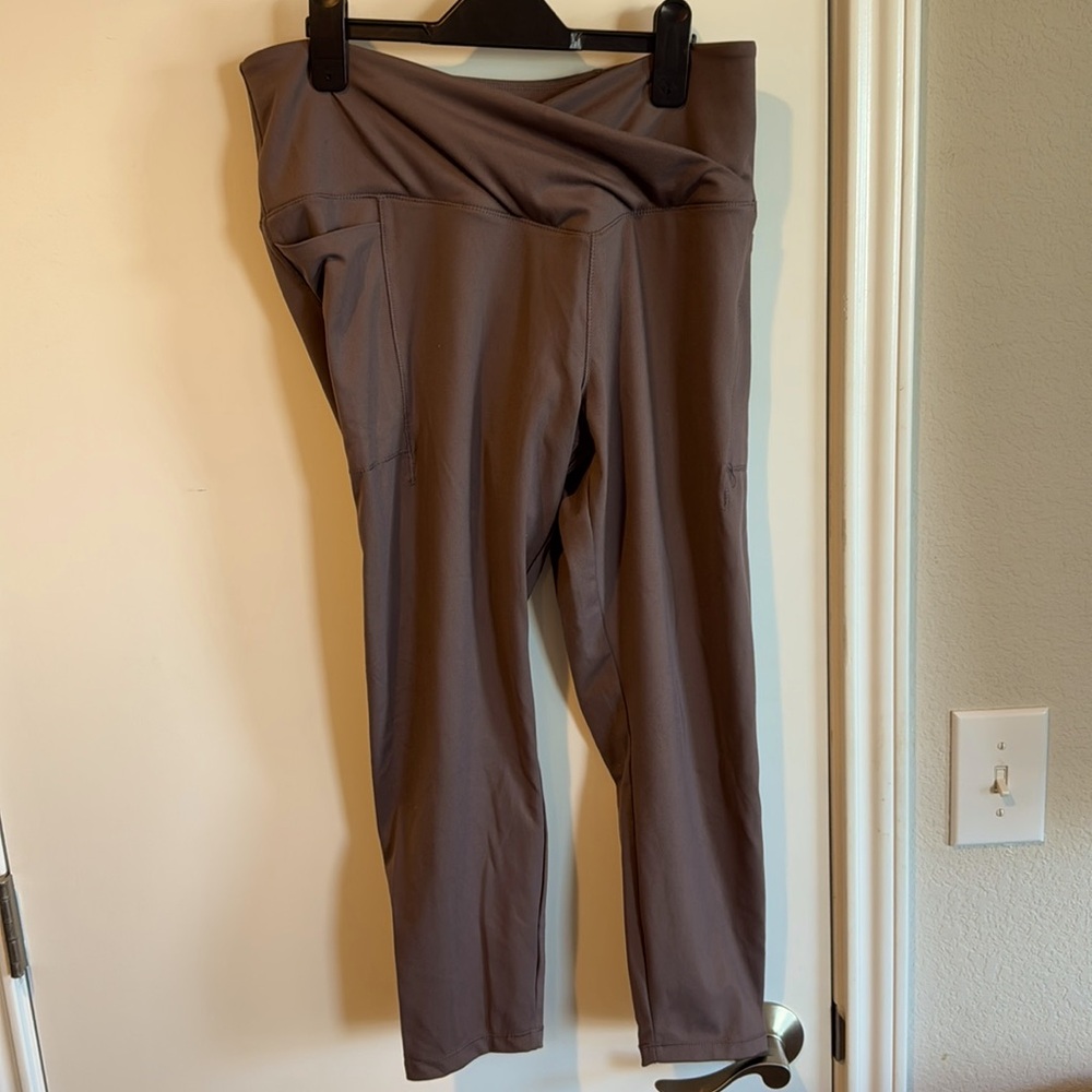 Danskin Mauve 7/8 Leggings with Pockets Size:L
